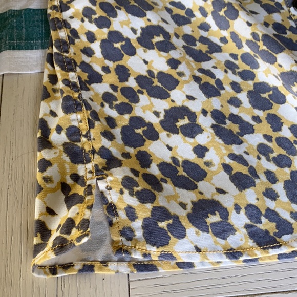 Cabi 5854 Providence Shirt Jacket, safari print - Picture 11 of 15